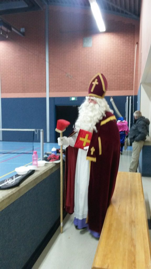 2016-12-01 Sinterklaas en badminton Pieten