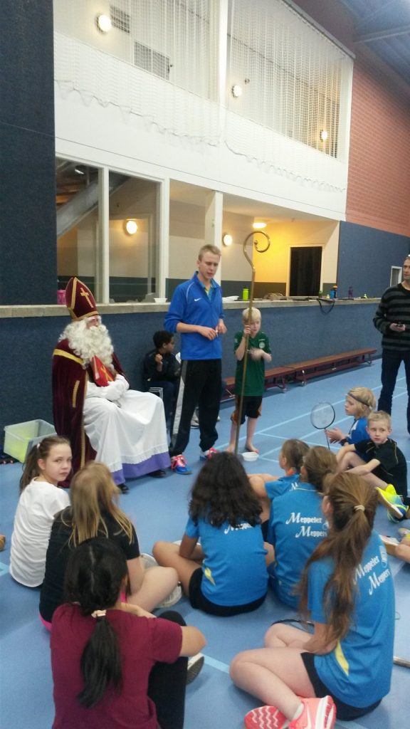 2016-12-01 Sinterklaas en badminton Pieten