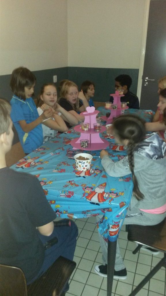 2016-12-01 Sinterklaas en badminton Pieten