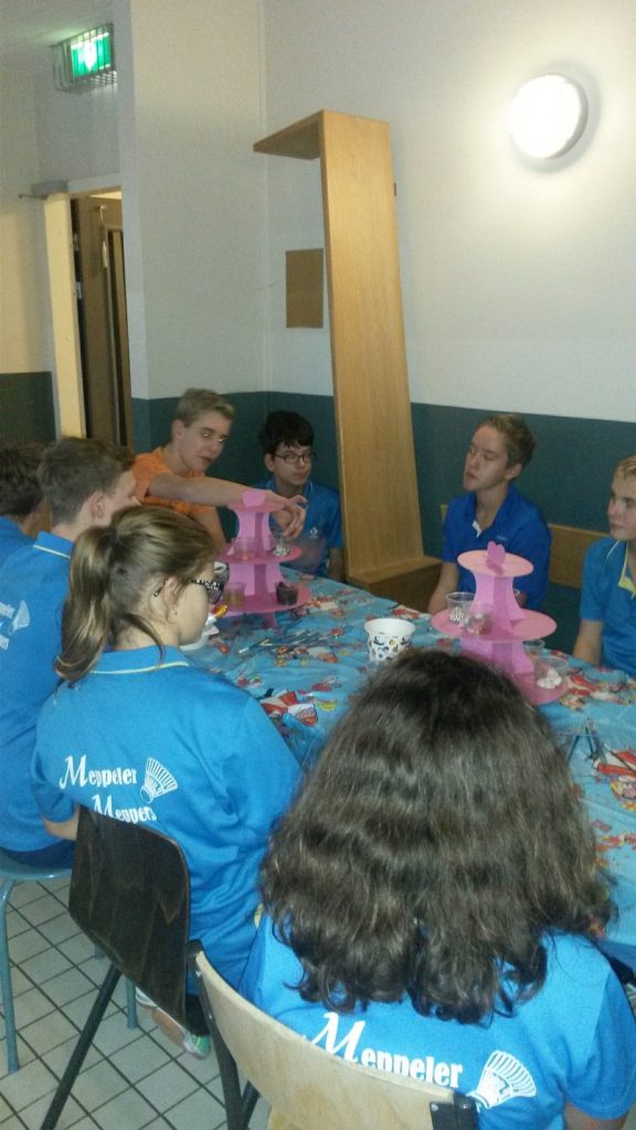 2016-12-01 Sinterklaas en badminton Pieten