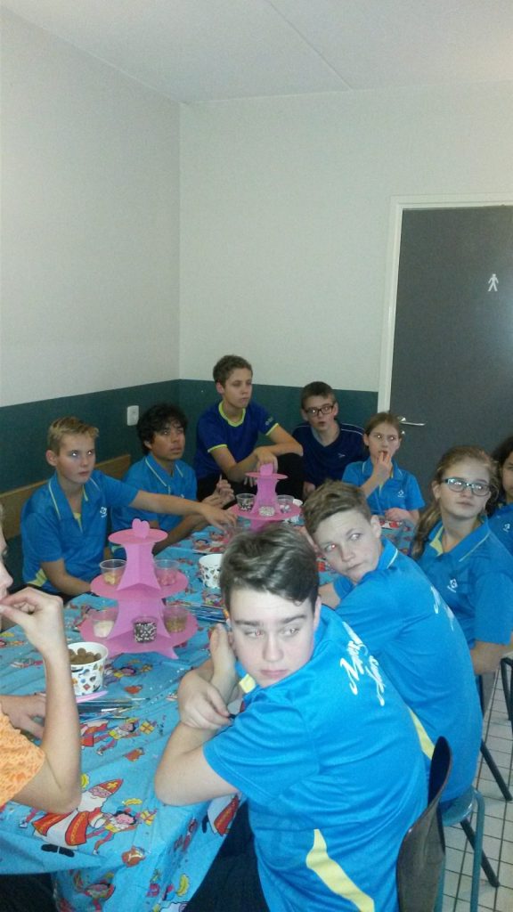 2016-12-01 Sinterklaas en badminton Pieten