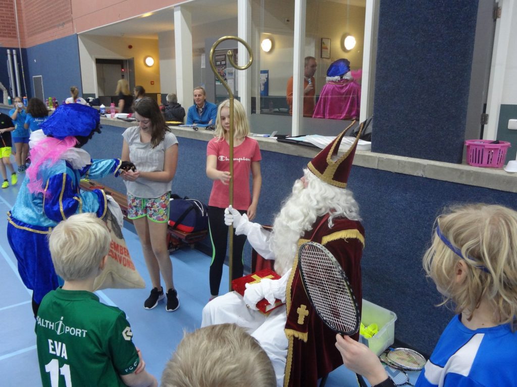 2016-12-01 Sinterklaas en badminton Pieten