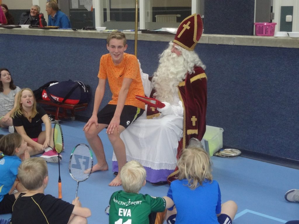 2016-12-01 Sinterklaas en badminton Pieten