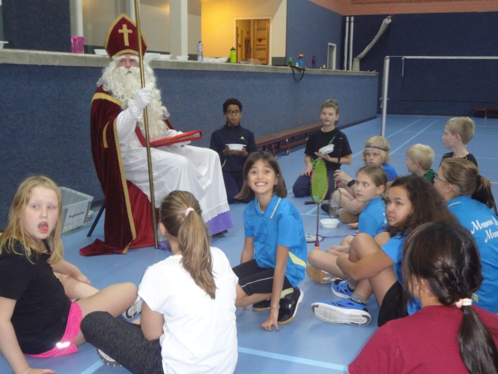 2016-12-01 Sinterklaas en badminton Pieten