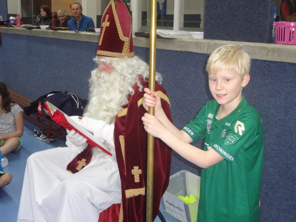 2016-12-01 Sinterklaas en badminton Pieten