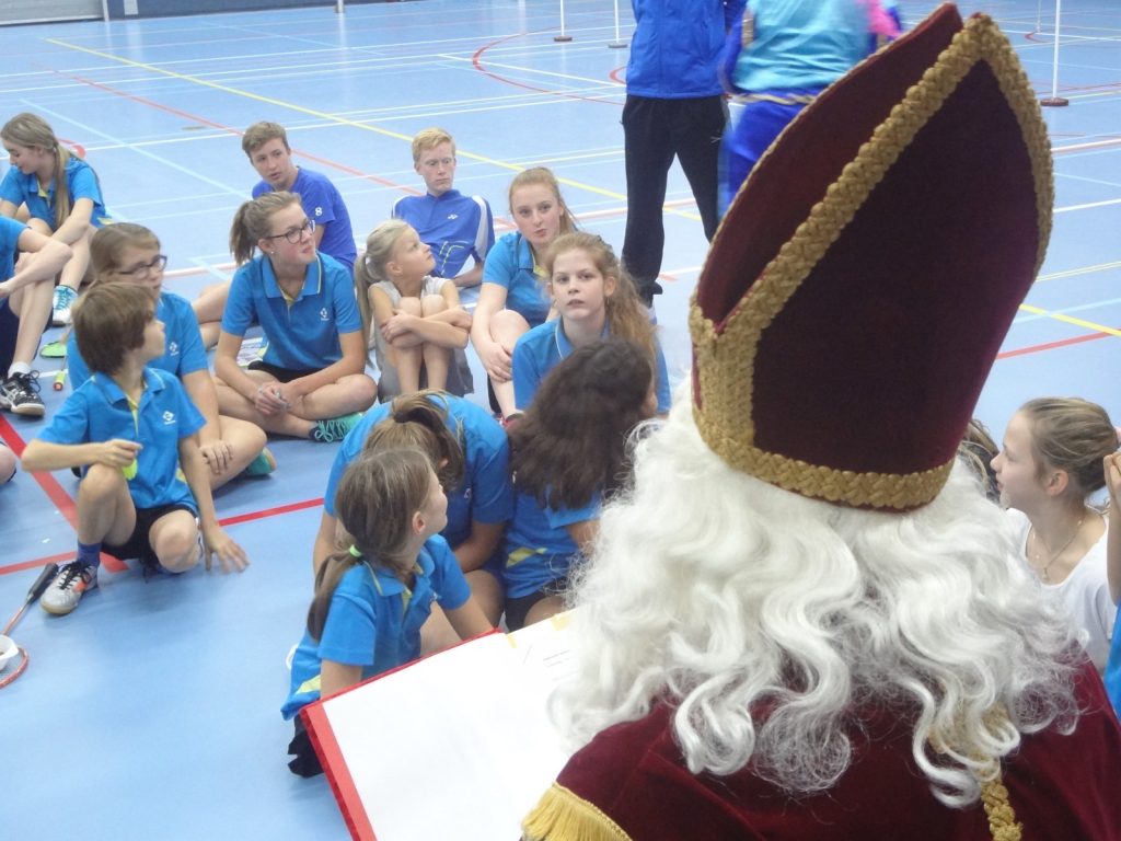 2016-12-01 Sinterklaas en badminton Pieten