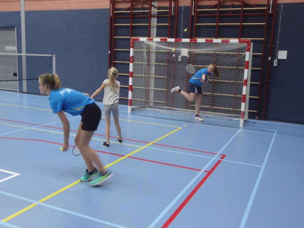 2016-12-01 Sinterklaas en badminton Pieten