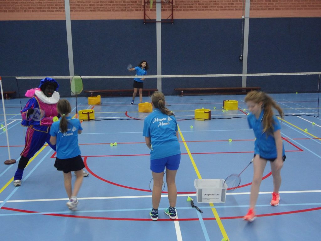 2016-12-01 Sinterklaas en badminton Pieten