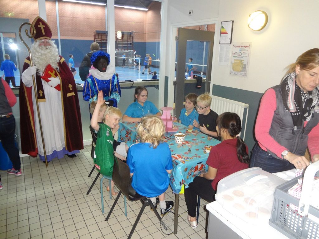 2016-12-01 Sinterklaas en badminton Pieten