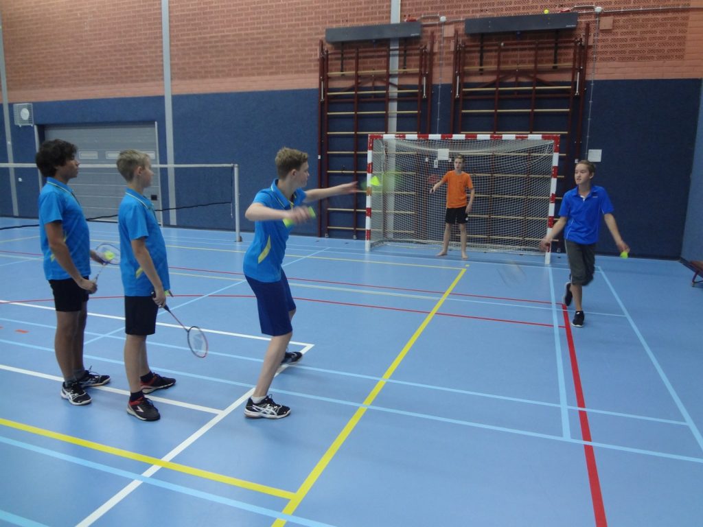 2016-12-01 Sinterklaas en badminton Pieten