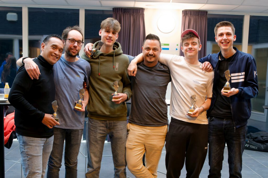 2026-04-20 Kampioenen en jubilarissen gehuldigd