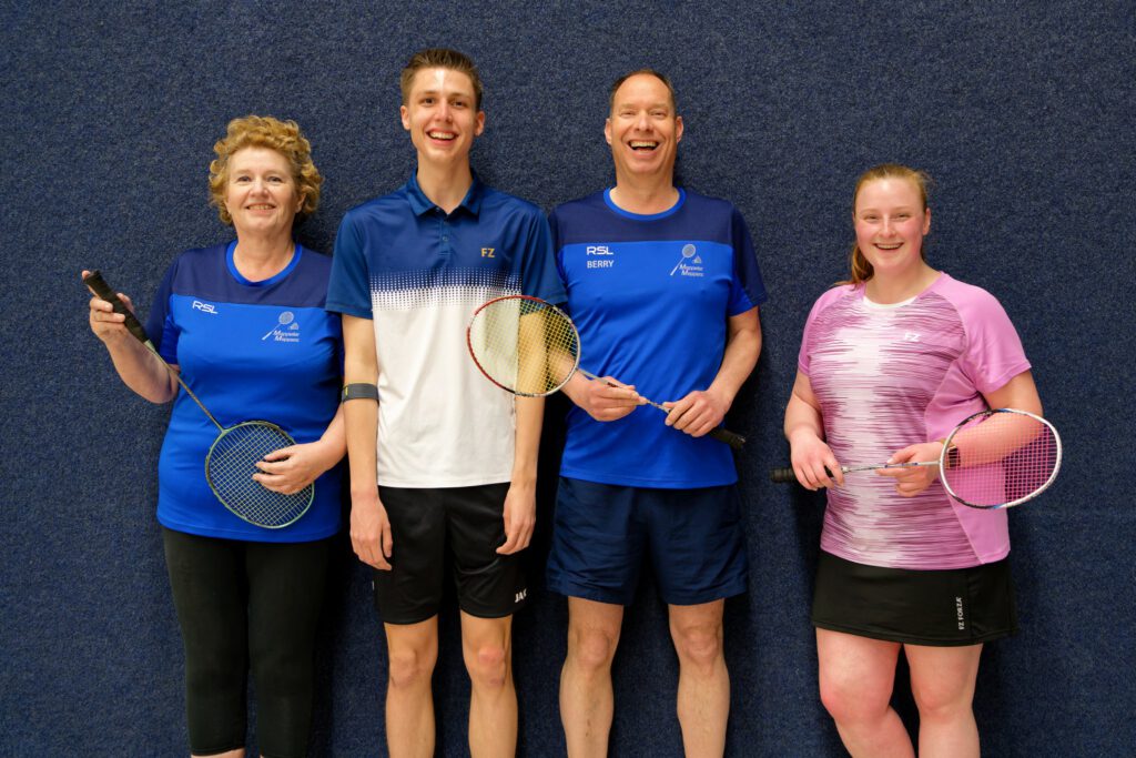 2026-04-20 Kampioenen en jubilarissen gehuldigd